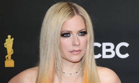 avril lavigne versace 2022|Avril Lavigne ditches her trademark stage look for new Versace .